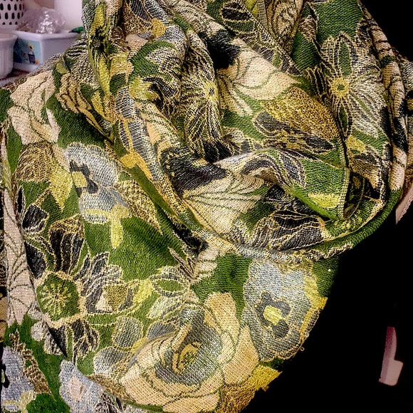 Green Pashmina Scarf - Picture 2 of 5